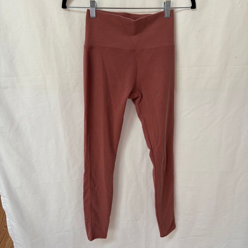 Vuori Bayview Thermal Leggings in the "Rosewood" colorway Size XS